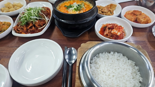 어김없이 맛점타임.png